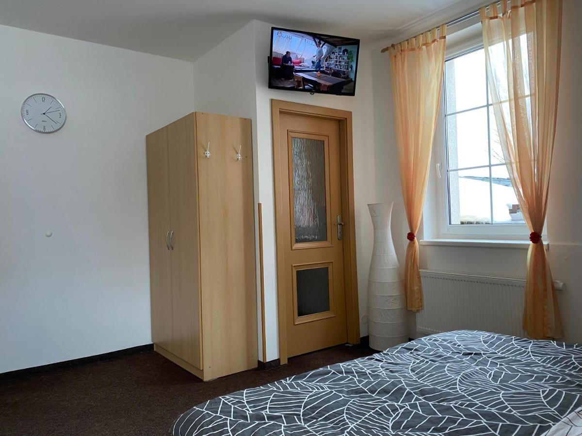 Penzion Pod Kostelem Bublava Exteriör bild
