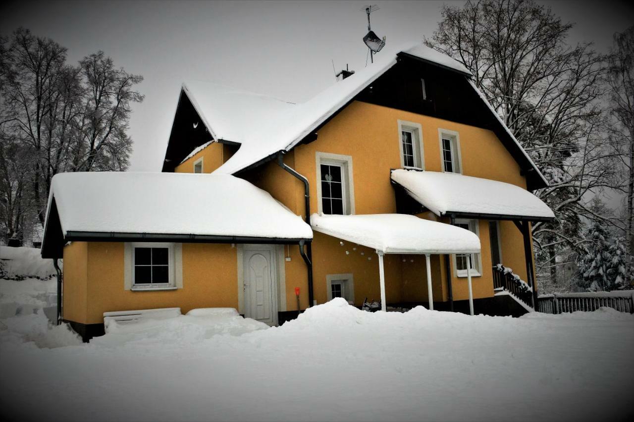 Penzion Pod Kostelem Bublava Exteriör bild