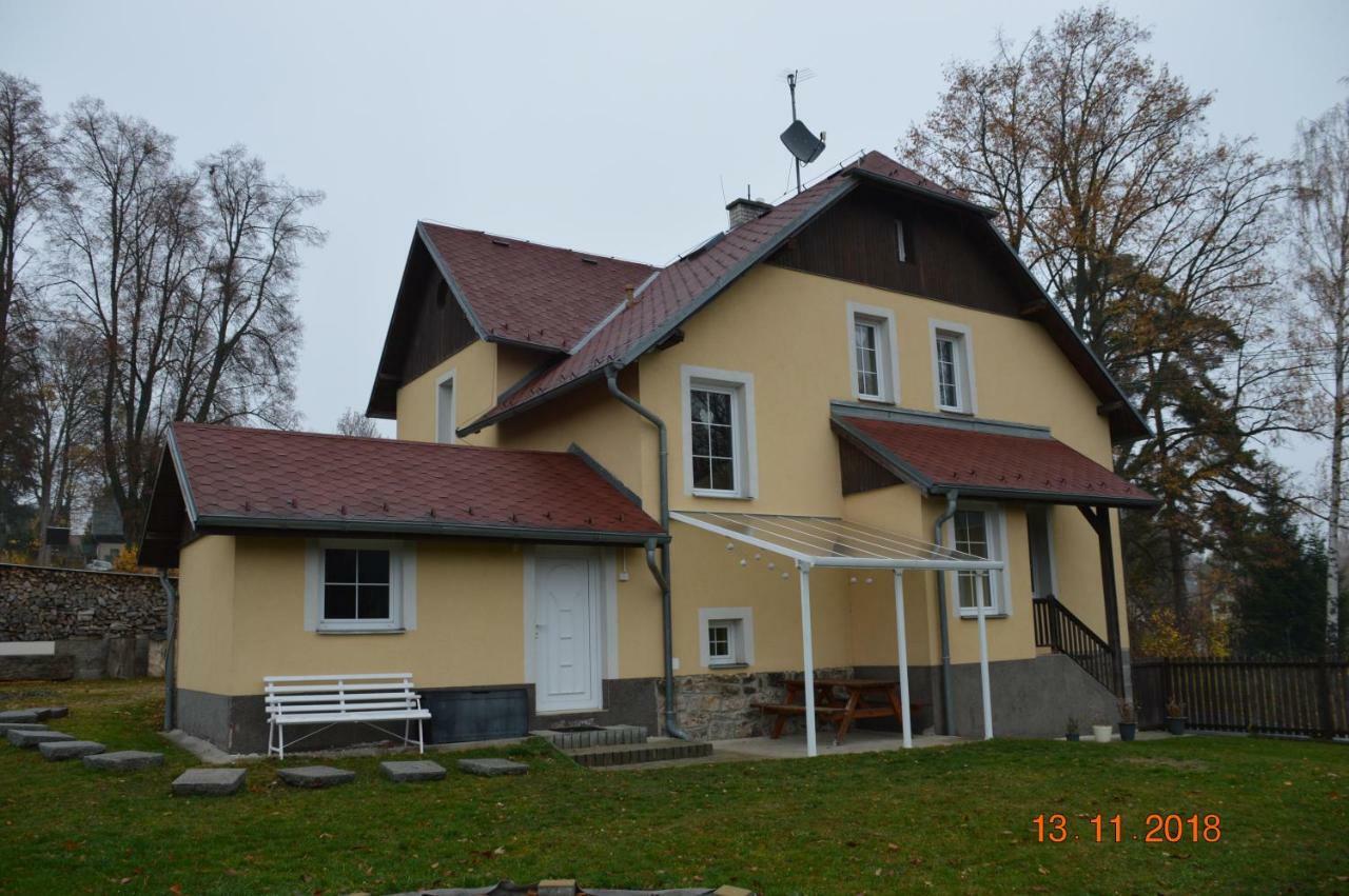 Penzion Pod Kostelem Bublava Exteriör bild